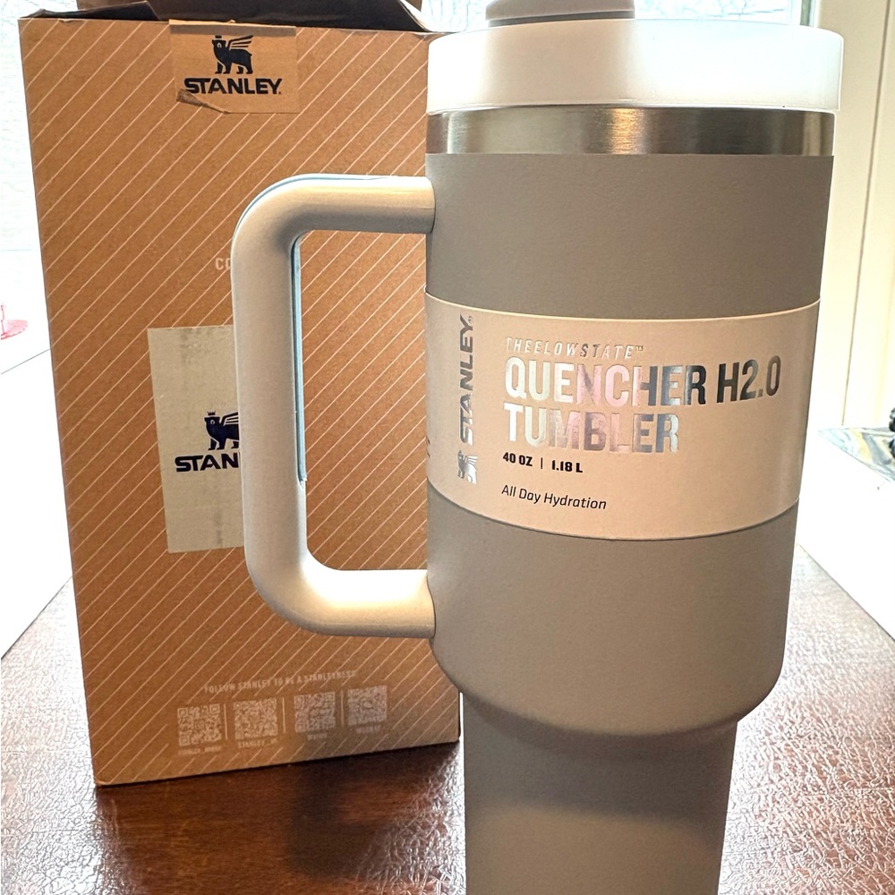 Stanley 40oz flowstate tumbler - new in box - grey